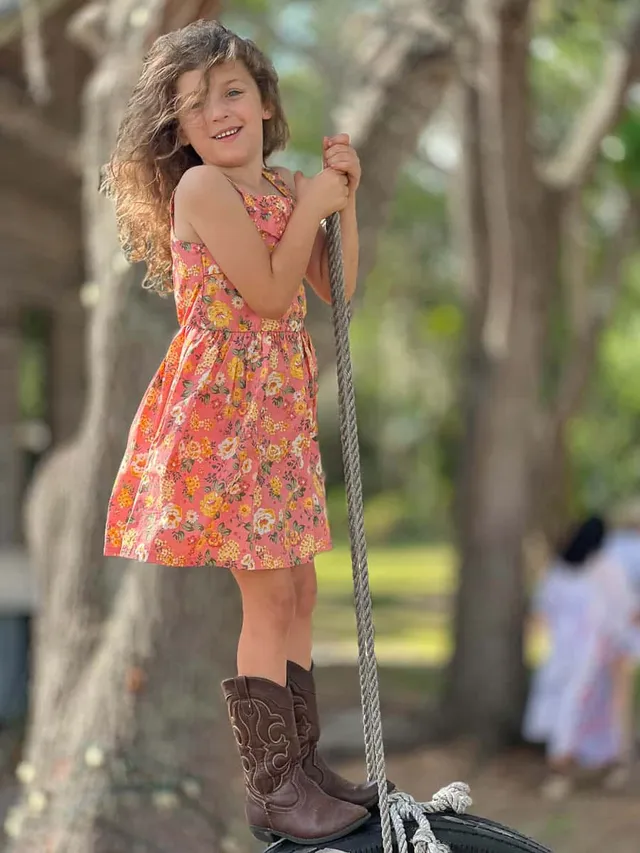 Outdoor family portrait on the Gulf Coast by Flamingo Photographers (8)