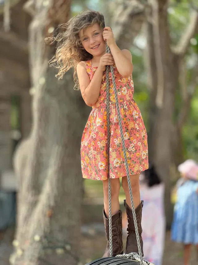 Outdoor family portrait on the Gulf Coast by Flamingo Photographers (24)
