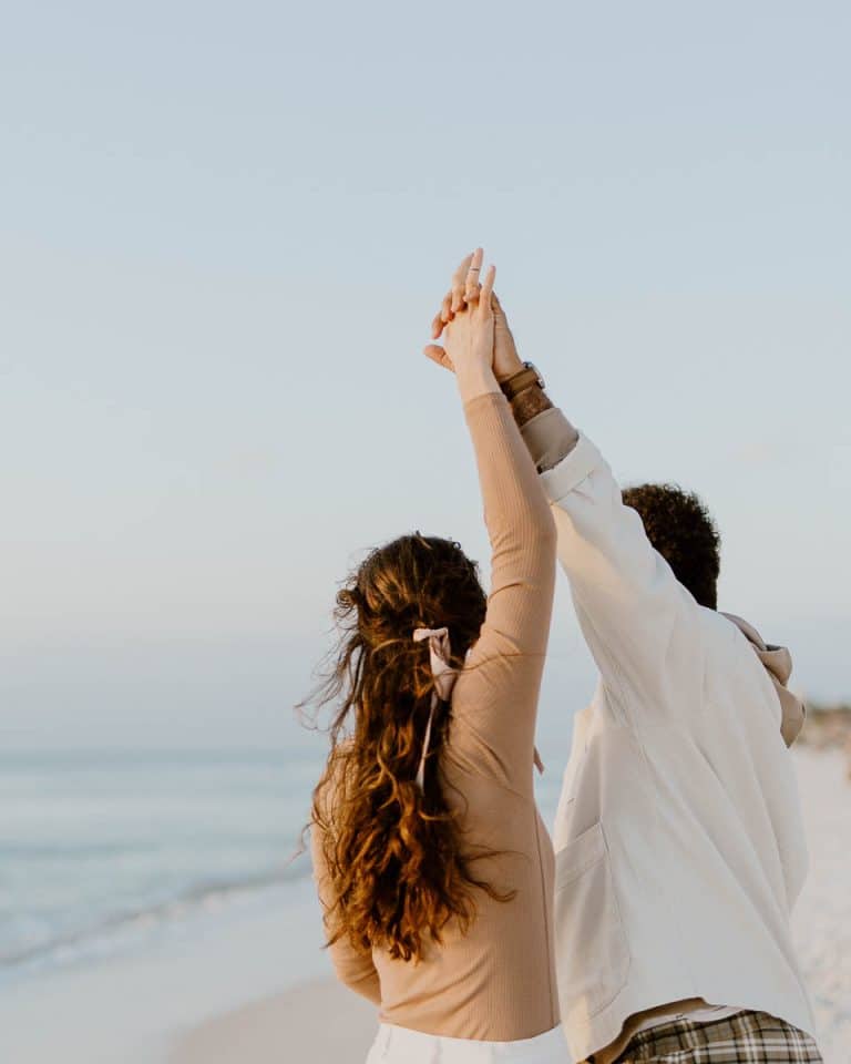 Jinny Singleton Beach Couple in Love 1