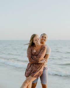 Jinny Singleton Beach Couple in Love 11