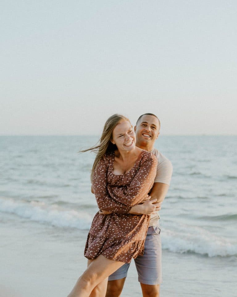 Jinny Singleton Beach Couple in Love 11