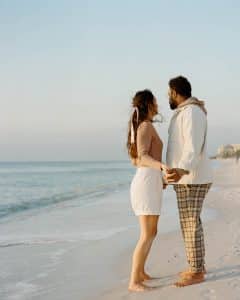 Jinny Singleton Beach Couple in Love 2