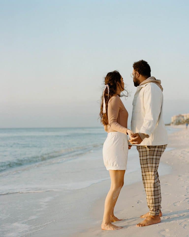 Jinny Singleton Beach Couple in Love 3