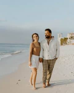 Jinny Singleton Beach Couple in Love 4