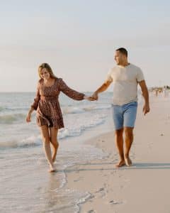 Jinny Singleton Beach Couple in Love 7