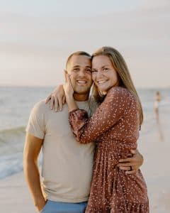 Jinny Singleton Beach Couple in Love 9